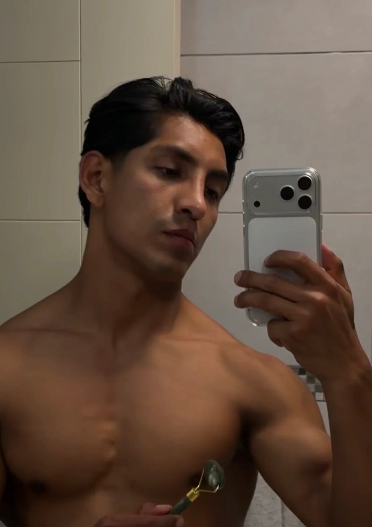 Rostro descansado después de 10 minutos con la mascarilla de gel frío